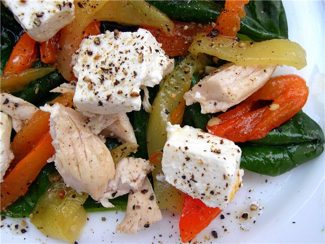 Салат из курицы и брынзы